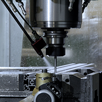 CNC Bearbeitung eines Aluminiumprofils