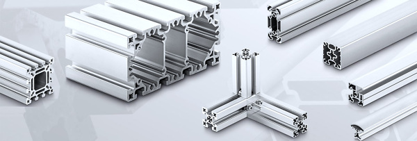 Verschiedene Aluminiumprofile mit geschlossenen und offenen Nuten