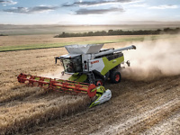 Mähdrescher von CLAAS mit Elektrozylinder auf Feld