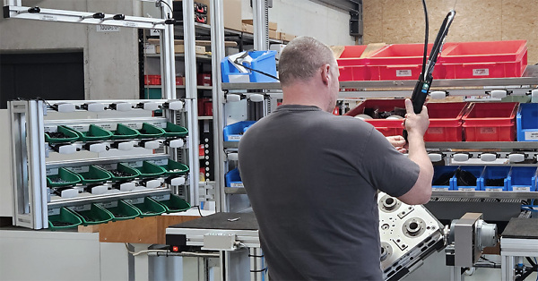 LEAN-Arbeitsplatz mit einer Schwenkvorrichtung