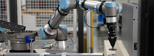 Cobot unterstützt in der Montage